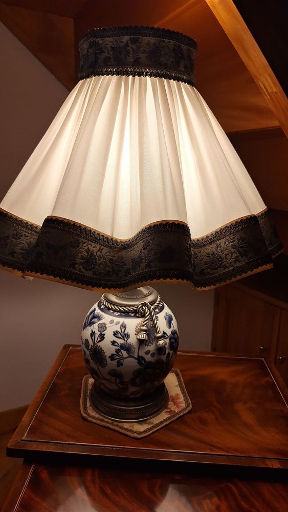 Lampe porcelaine, &eacute;tain et soie Décoration