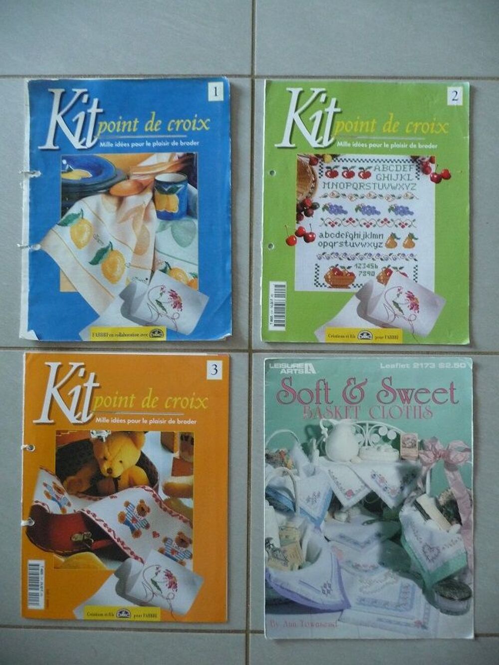 4 livrets kit point de croix Livres et BD