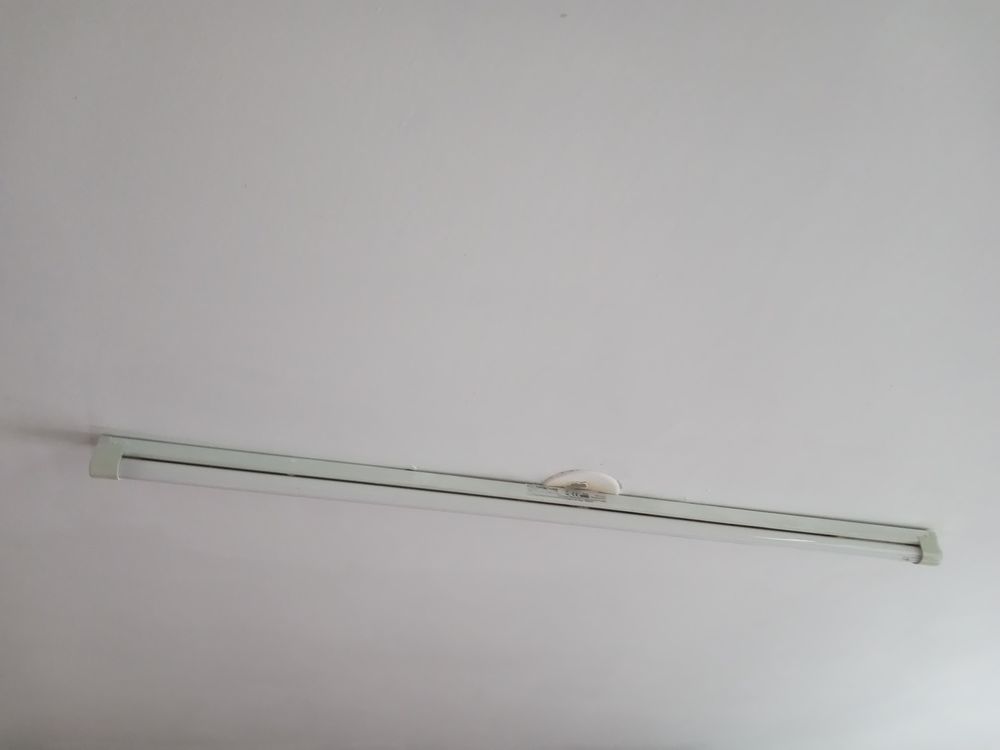 tube n&eacute;on lumi&egrave;re blanche Bricolage