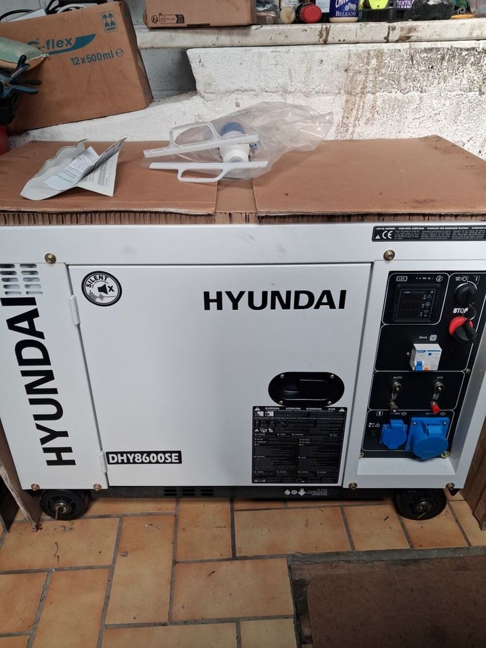   De  marque HYUNDAY 
Un groupe élèctrogène  6000 W Diesel  