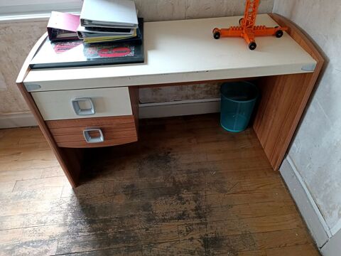 BUREAU POUR CHAMBRE DE JEUNE- TRES BON ETAT 49 Grosbliederstroff (57)