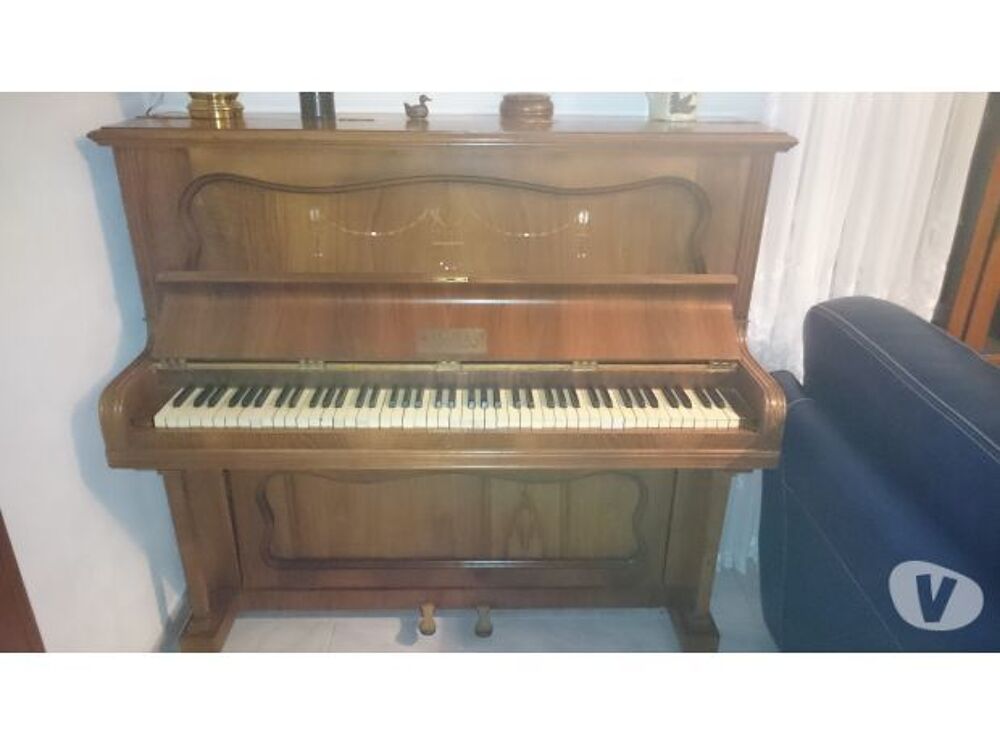 Piano bois de 1921. Prix Sacrifi&eacute;s Instruments de musique