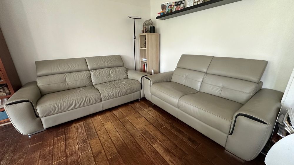 2 canap&eacute;s en cuir Mobilier de France avec T&ecirc;ti&egrave;res relevable Meubles