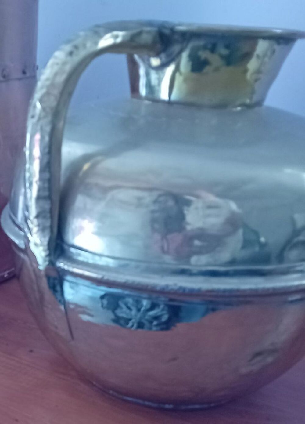 Vase Antique en Cuivre Dor&eacute; Décoration