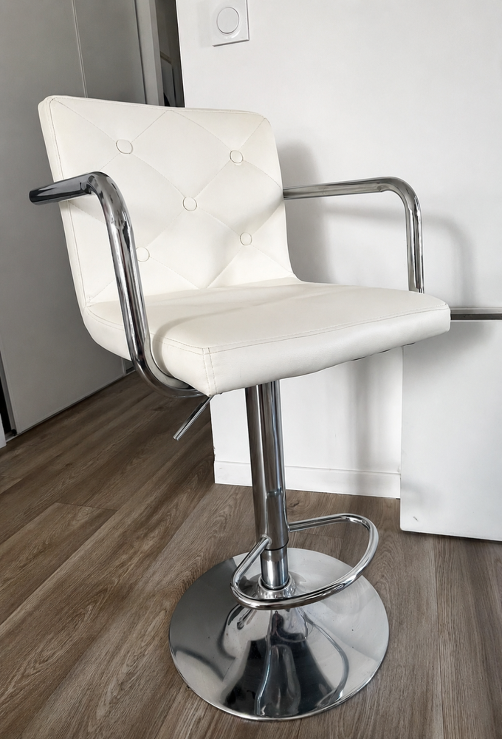 Lot de 2 chaises r&eacute;glables blanches
Meubles
