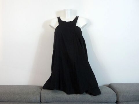 Robe/ Tunique Evas�e Noir sans manches 15 Paris 15 (75)
