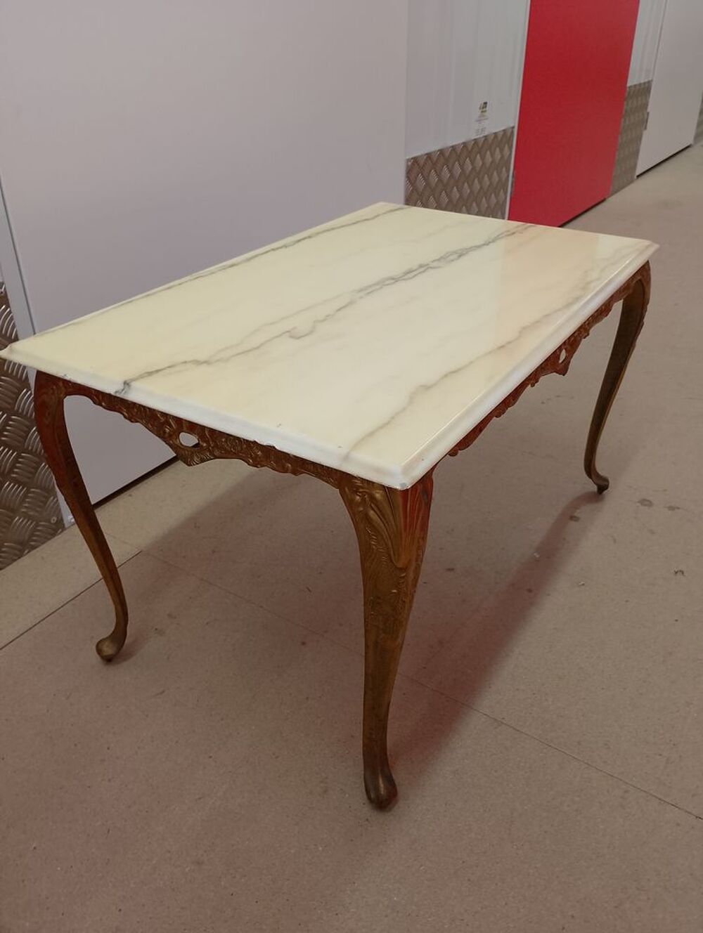 TABLE BASSE, M2TAL DORE ET MARBRE Meubles