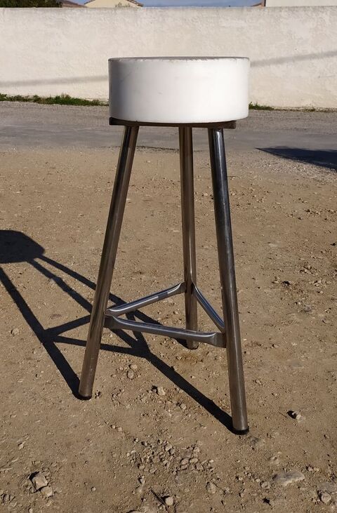 Billot sur pied Poly�thyl�ne blanc Inox rond 230 Saint-Jean-de-Fos (34)