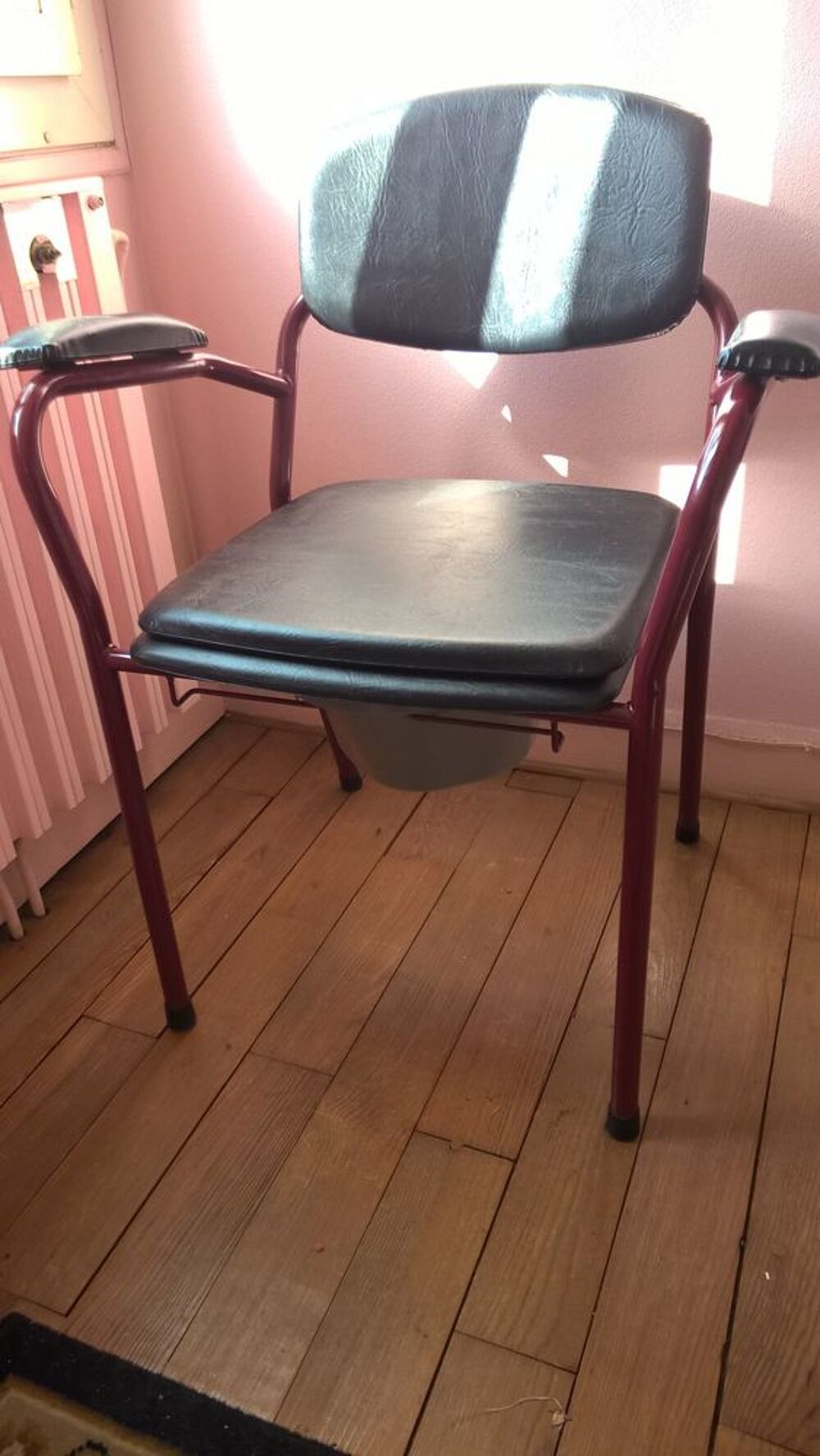 2 FAUTEUILS DE COMMODITES POUR MALADES Meubles