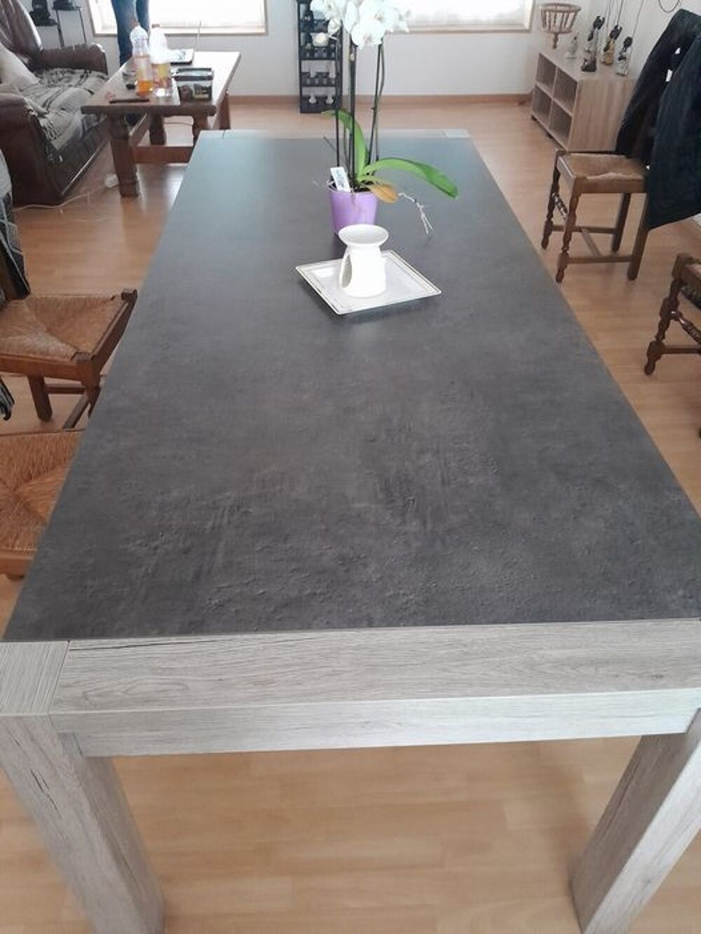 table de salle &agrave; manger
Meubles