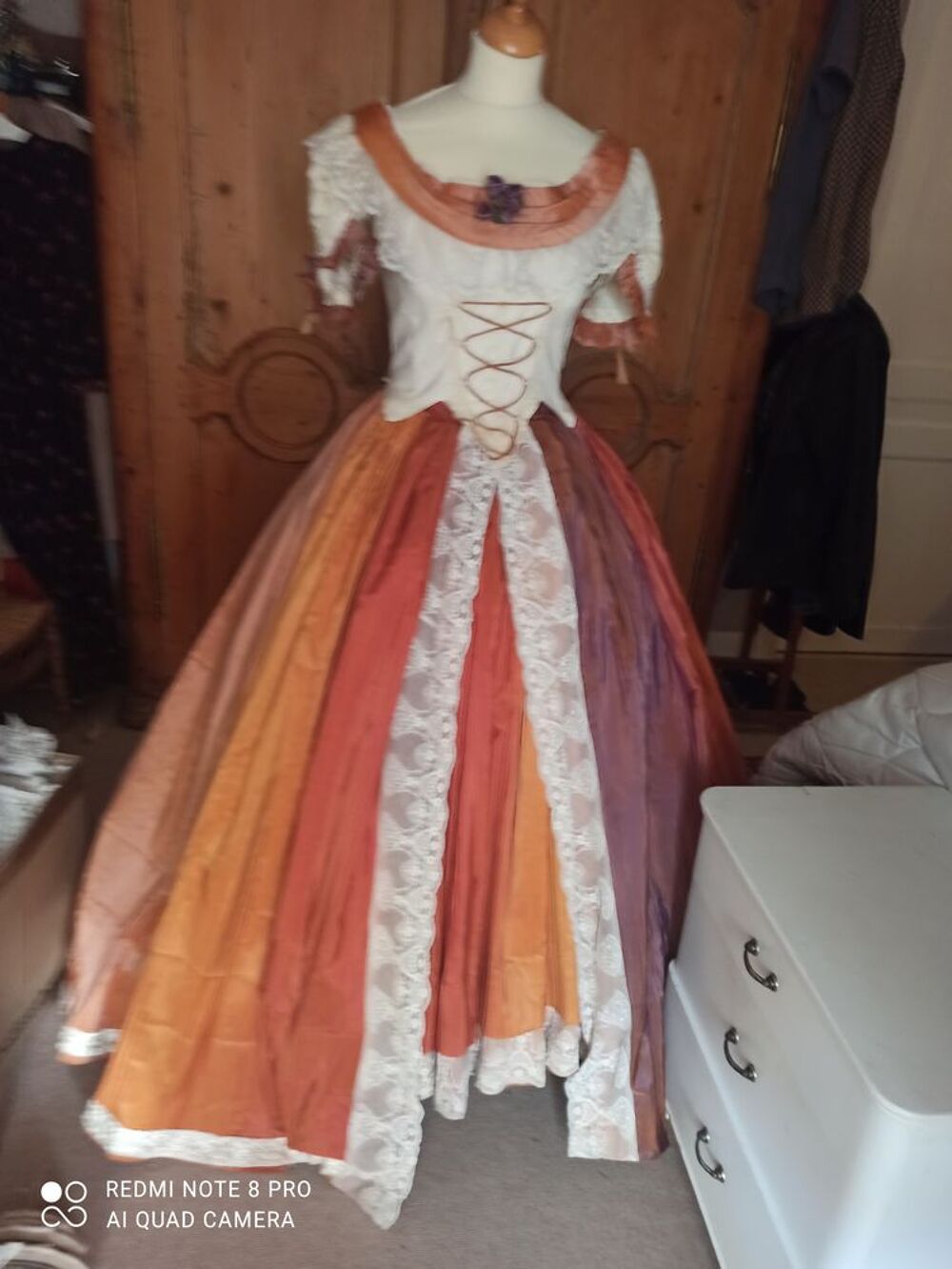 Robe pour danse 19eme crinoline Vêtements