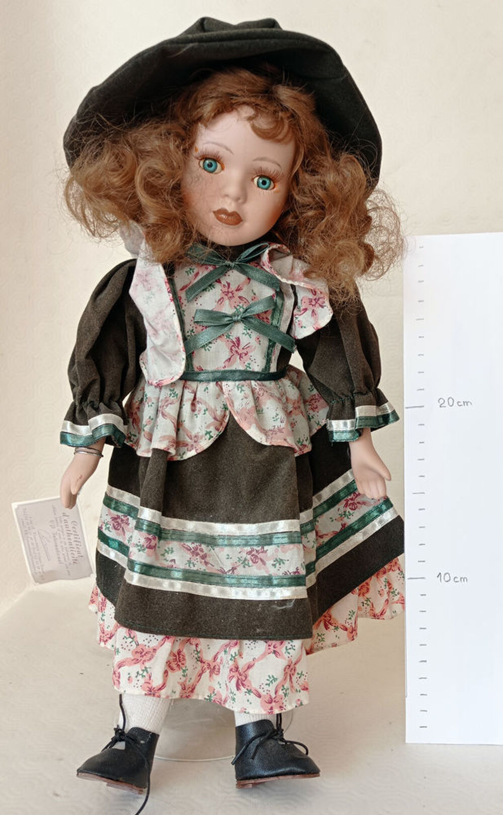 Poup&eacute;es de collection en porcelaine entre 30 et 40cm 