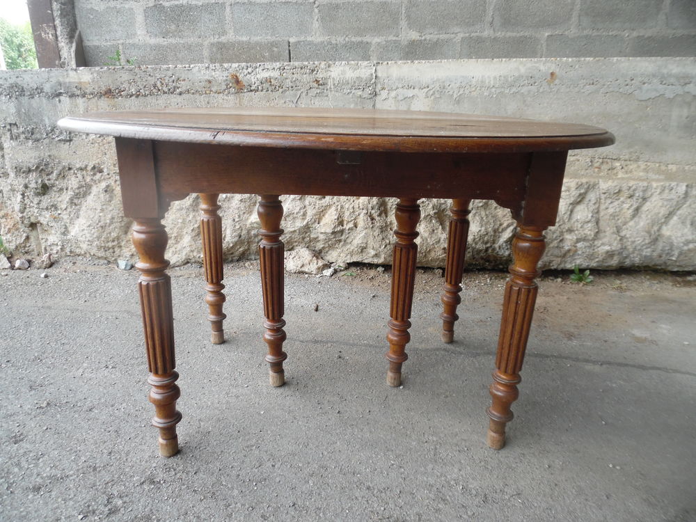 TABLE SIX PIEDS CINQ RALLONGES Meubles