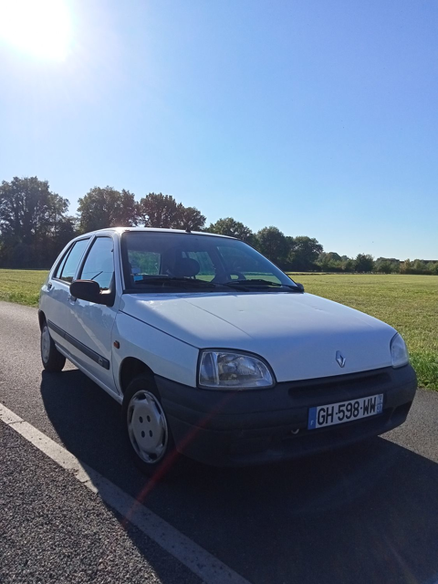 Renault clio 1.2i Super Chipie