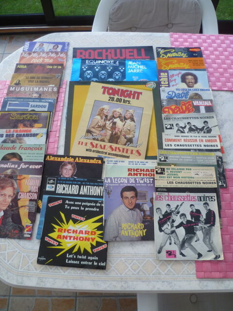 200 DISQUES 45 TOURS VINILES
1 Brouckerque (59)