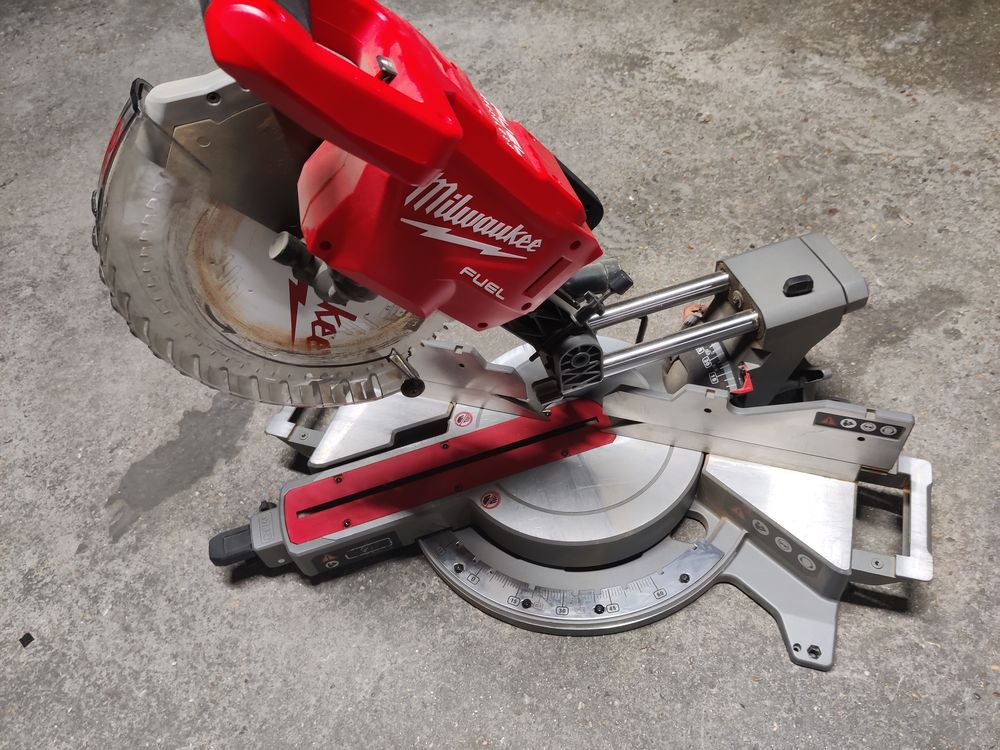 Scie radiale Milwaukee Bricolage