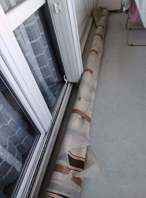 store banne �lectrique  en bon �tat 210 Roanne (42)