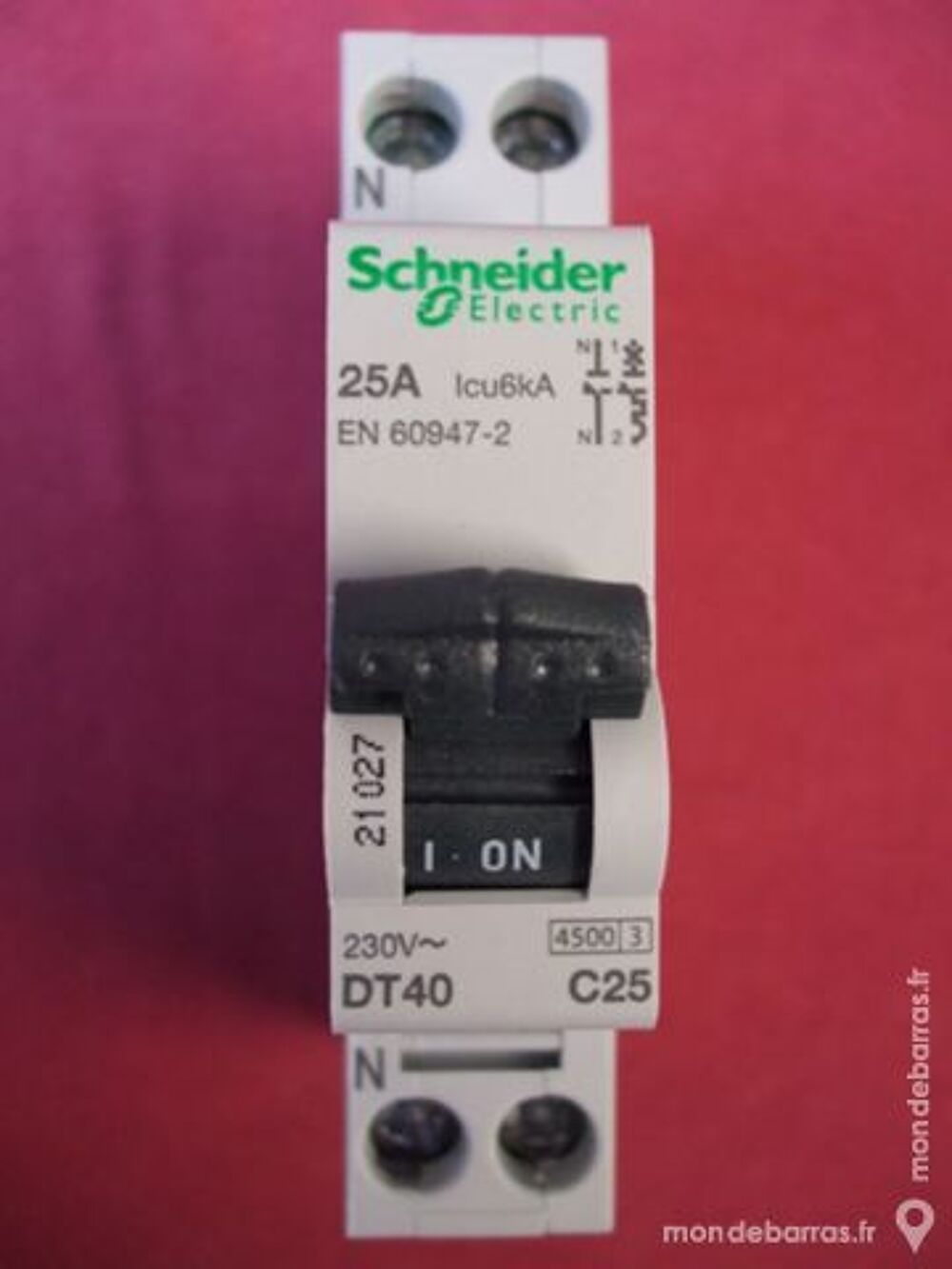 R&eacute;f 21027 DISJONCTEUR SCHNEIDER DT40 1P+N 25A C Bricolage