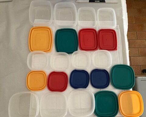 Petit contenant pour petites pr�parations b�b� ou rangement. 12 Jouy-aux-Arches (57)