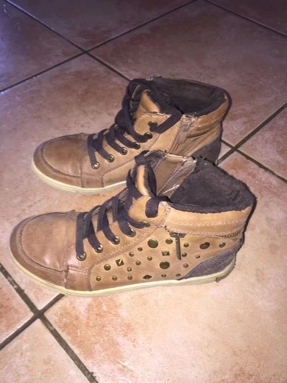 Basket Lovely Skulls P35 en tbe &agrave; 8 euros Chaussures enfants