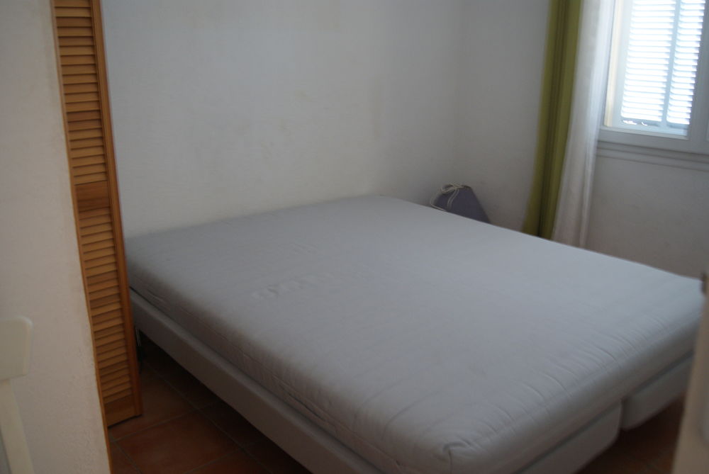 2 sommiers + 1 matelas Meubles