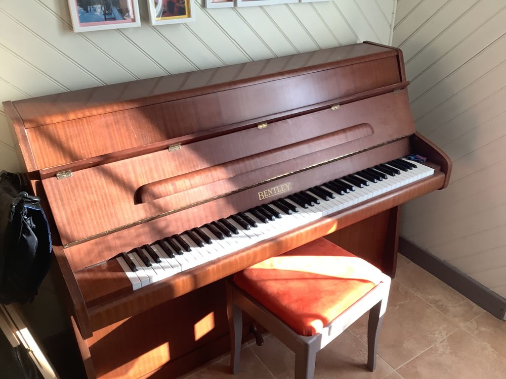 Piano droit Instruments de musique