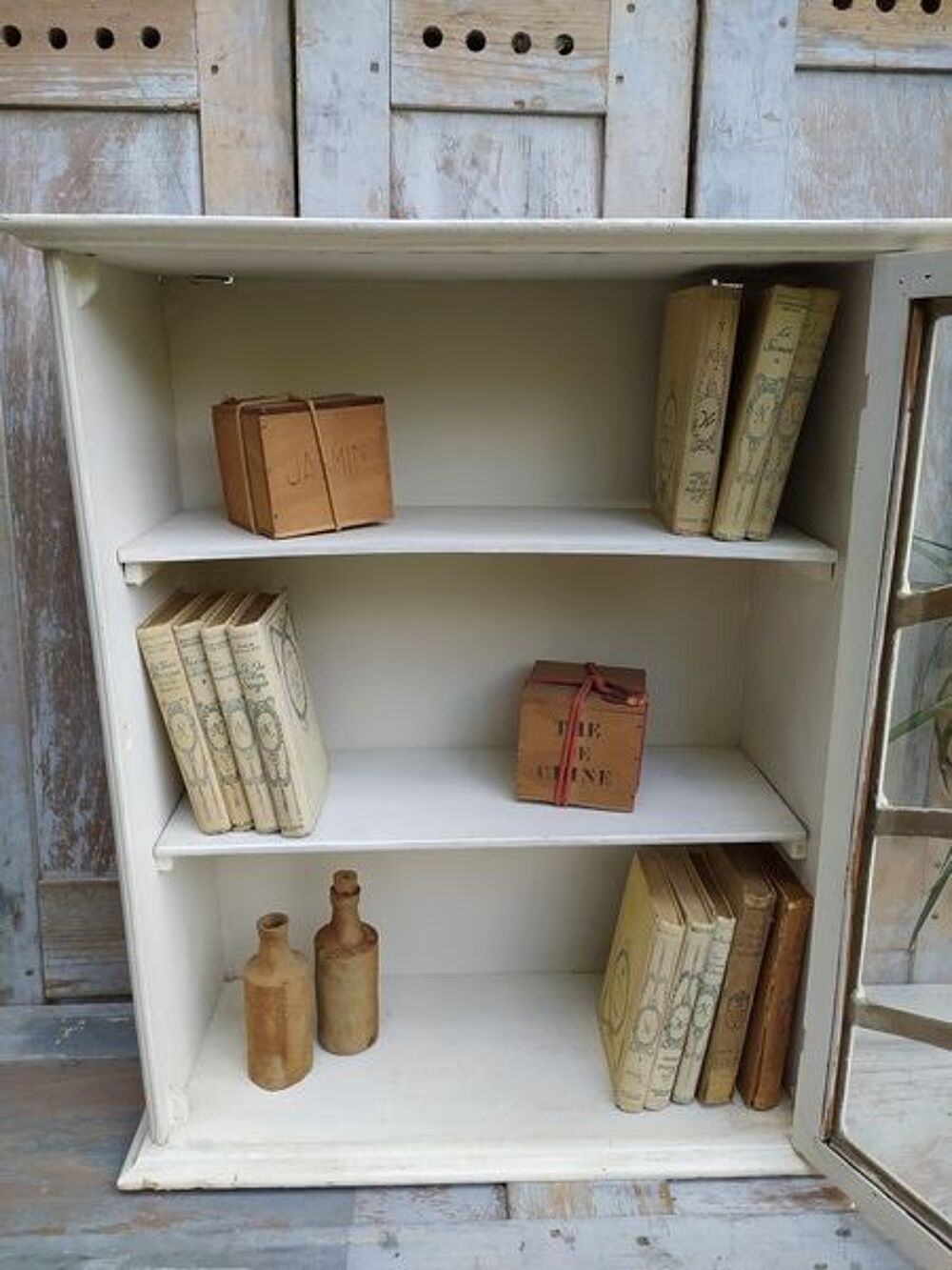 Ancienne Petite Armoire Vitrine Murale Porte Vitr&eacute;e
Meubles
