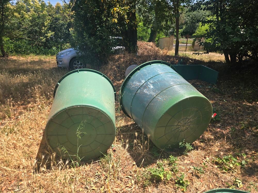 2 r&eacute;cup&eacute;rateurs d'eau de pluie cylindriques verts 500L et 40 Jardin
