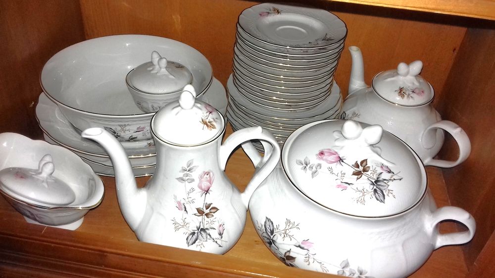 VAISSELLE EN PORCELAINE Décoration