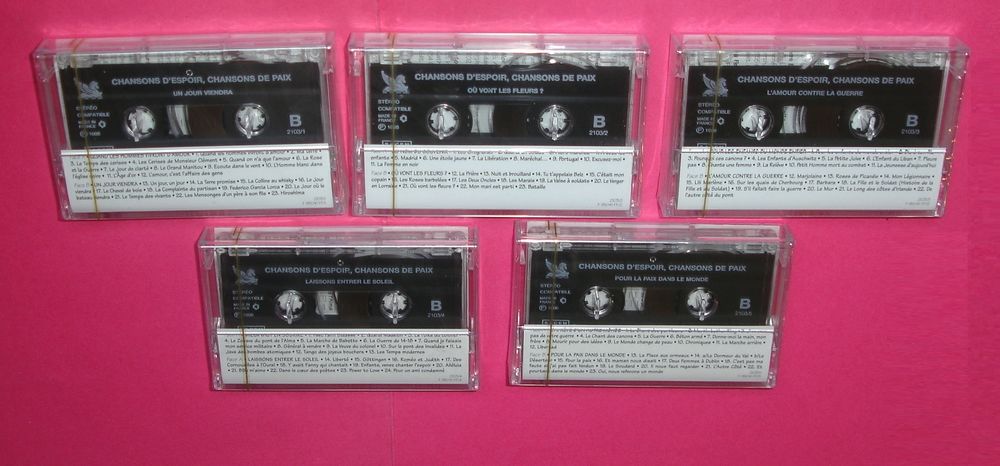 CHANSONS D'ESPOIR ET DE PAIX - COFFRET 5 x K7 AUDIO - NEUF CD et vinyles