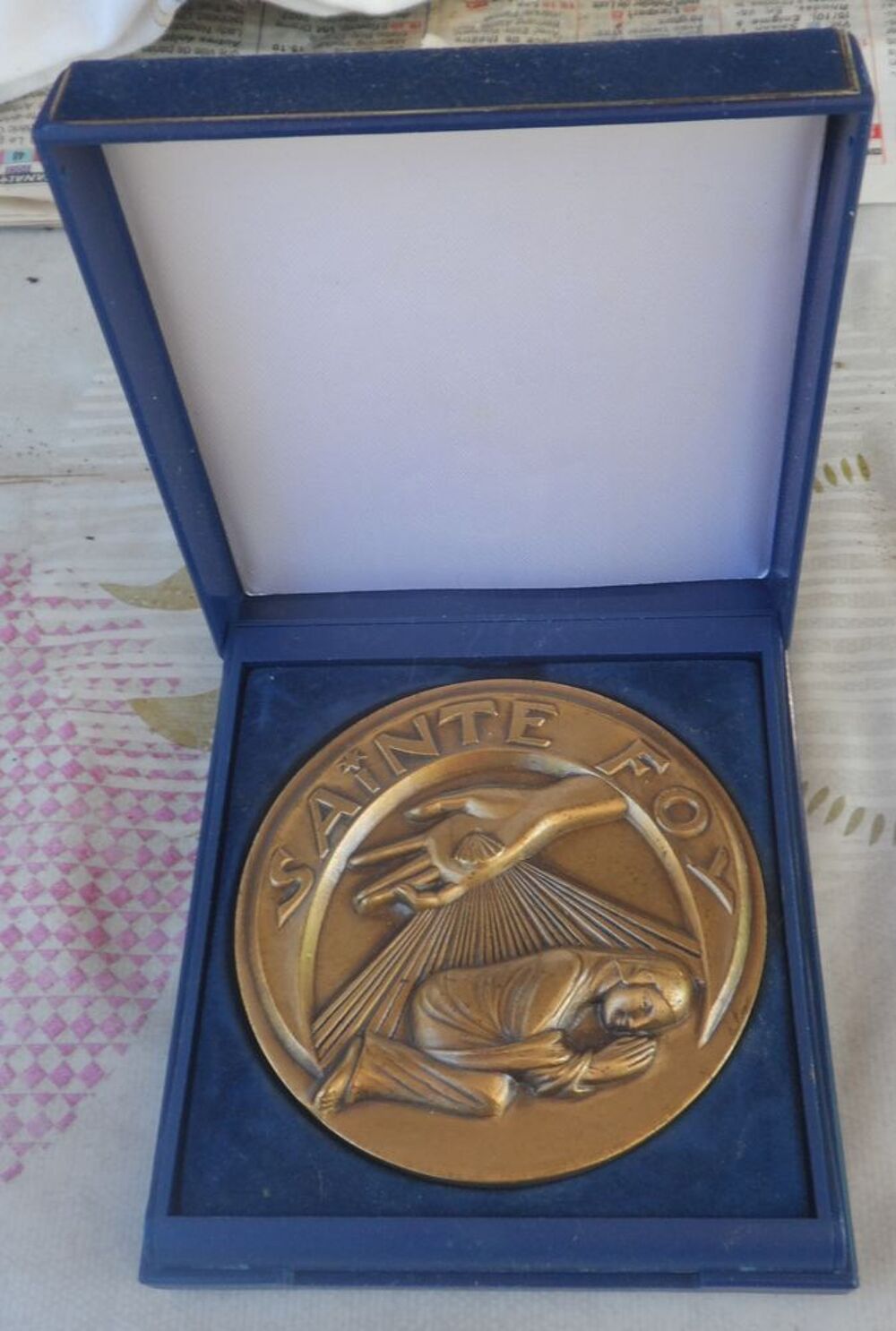 M&eacute;daille religieuse en bronze de 70mm de diam&egrave;tre pour 183g 
