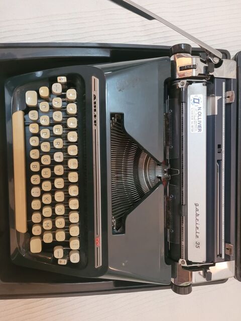 Machine � �crire 70 Fr�jus (83)