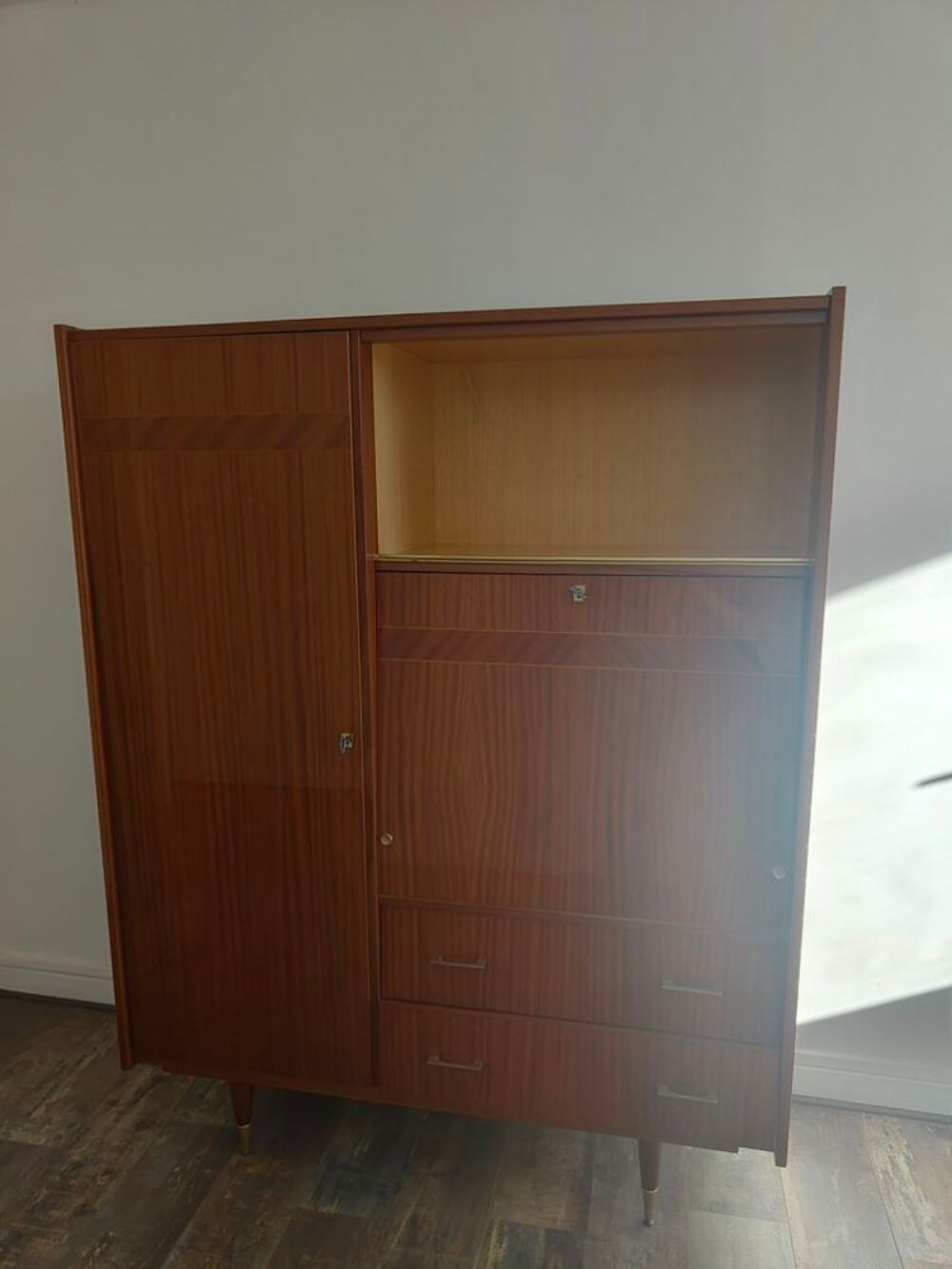 Placard Vintage en parfait &eacute;tat avec vitrine, bureau et penderie Meubles