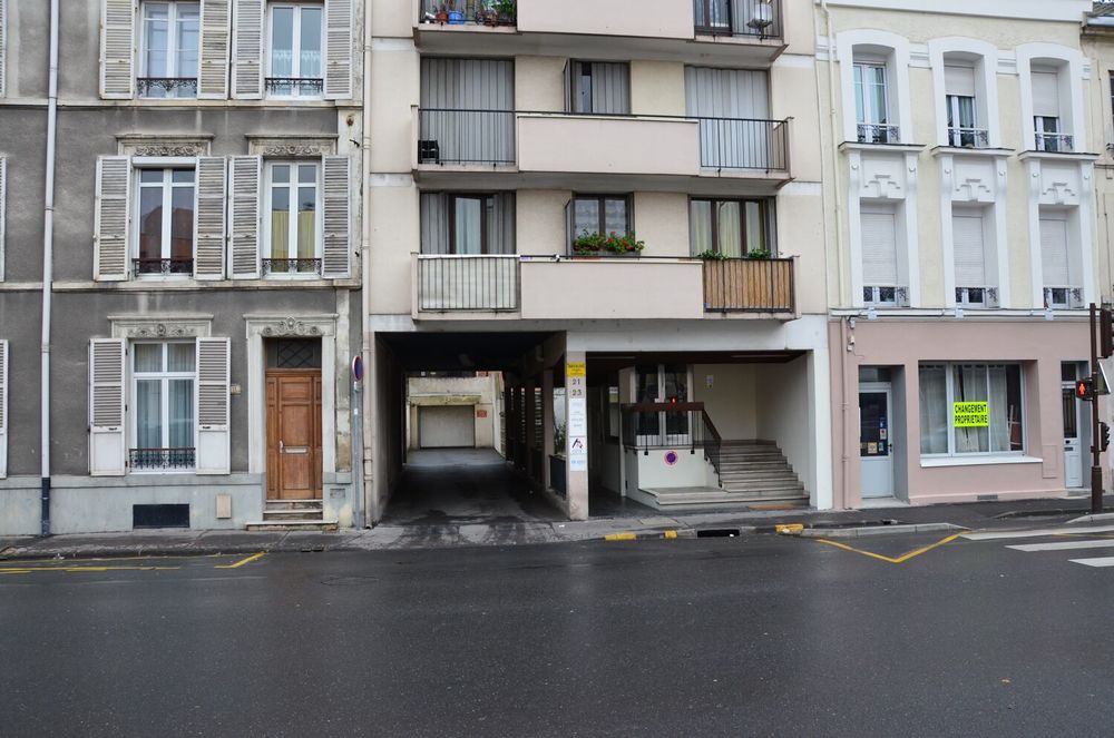 Location Parking/Garage GARAGE BOX FERME PROCHE DE LA GARE - CLAIRMARAIS Reims