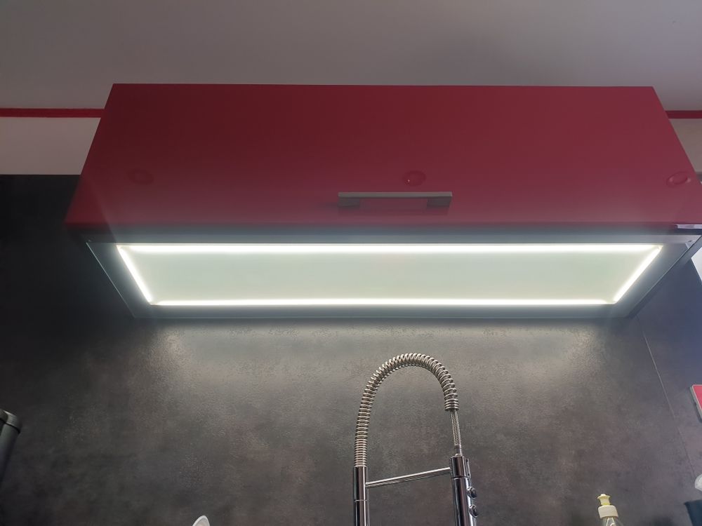 vaisselier schmidt couleur rouge longueur 1m20 largeur 38cm profondeur 37 cm Meubles