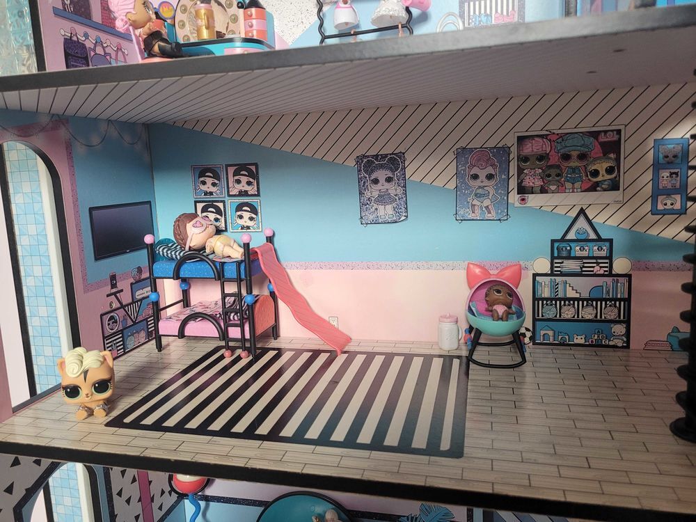 Grande maison Poup&eacute;e LOL+ 14 figurines Jeux / jouets