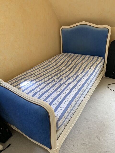 Lit style velours bleu avec sa chaise assortie 85 Pontivy (56)