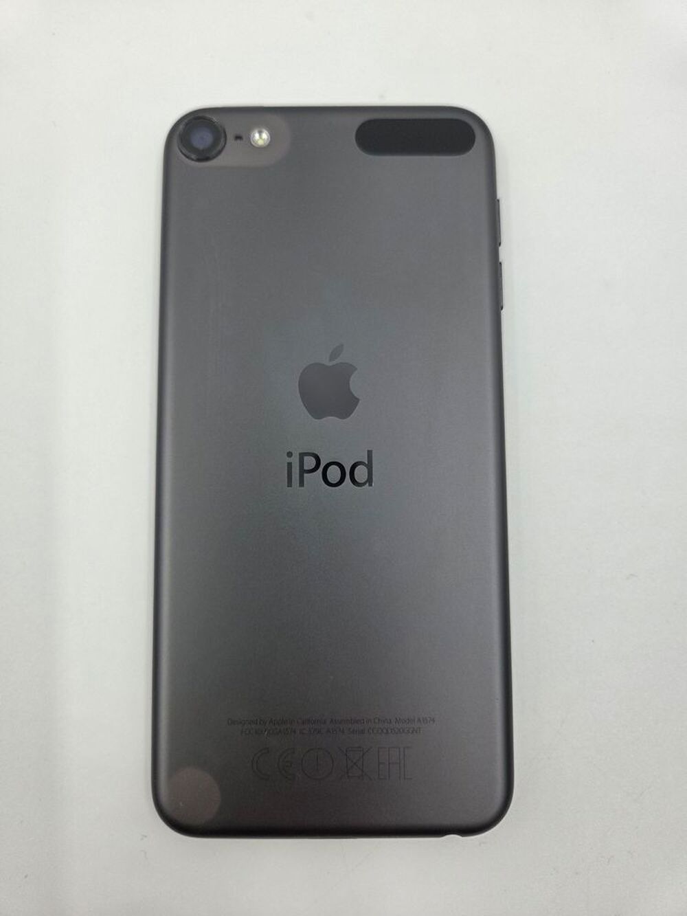 Ipod Touch Model A1574 6&egrave;me g&eacute;n&eacute;ration couleur gris 64GB Téléphones et tablettes