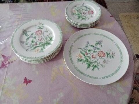 ENSEMLE ASSIETTES ET PLAT ROND .    REVOL    100 Saint-Hilaire-du-Rosier (38)