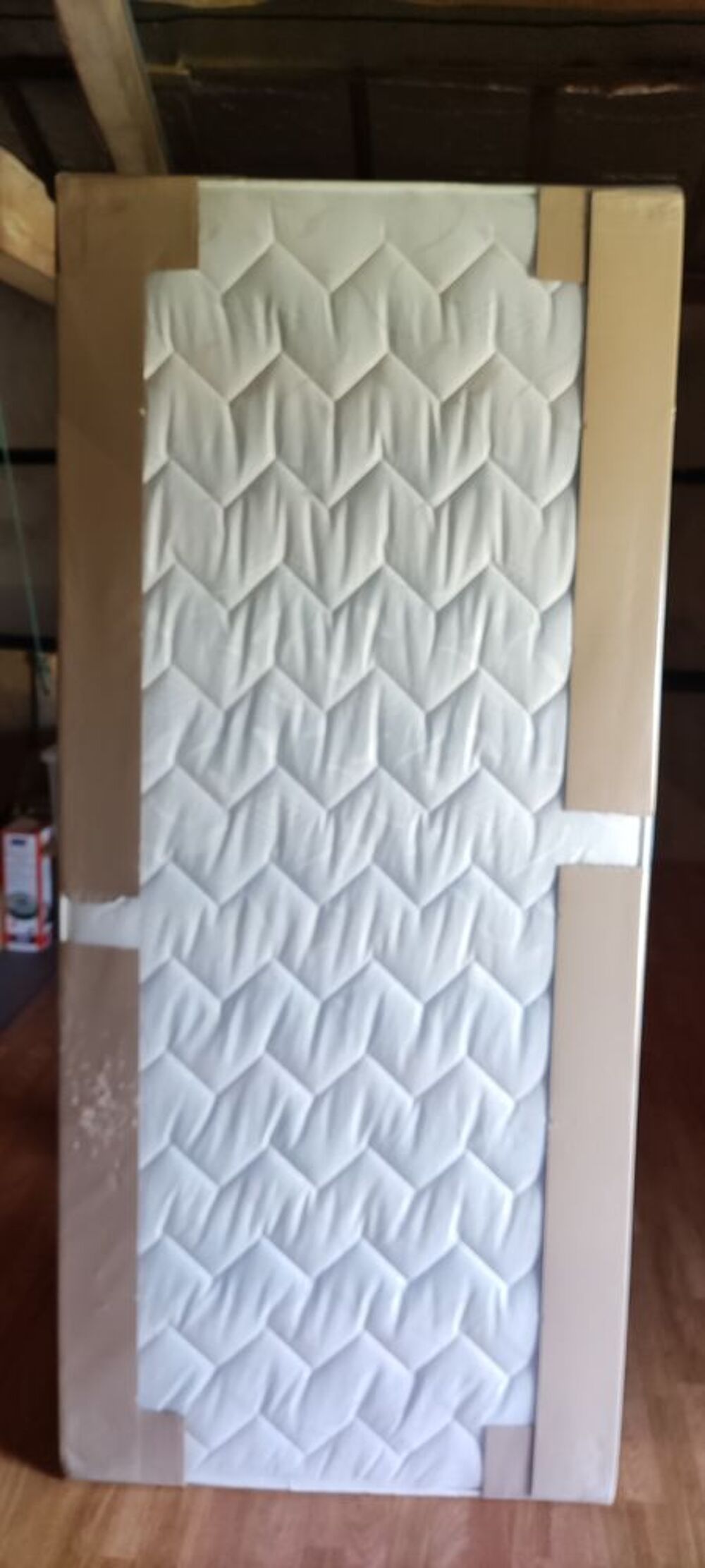 Sommier tapissier blanc en 90/200 avec pieds Meubles
