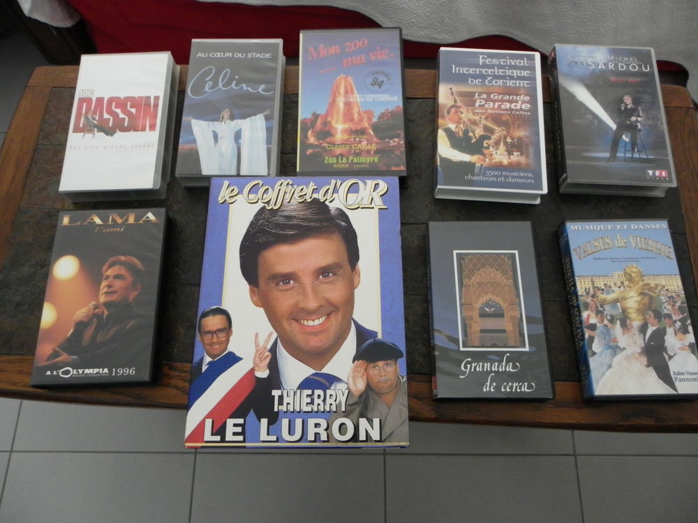 CASSETTES VHS Photos/Video/TV