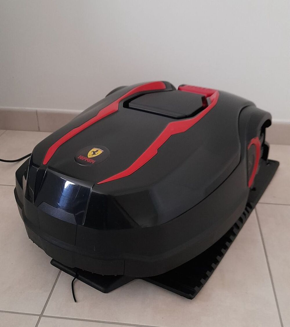 TONDEUSE robotis&eacute;e autonome FERRARI Jardin