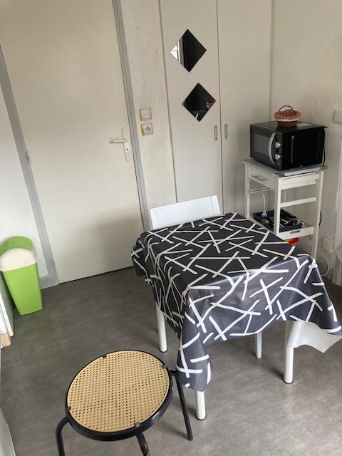   AURILLAC STUDIO 24 M2 TRES CLAIR CENTRE IDEAL ETUDIANT Appartement - 2 pièce(s) - 24 m²