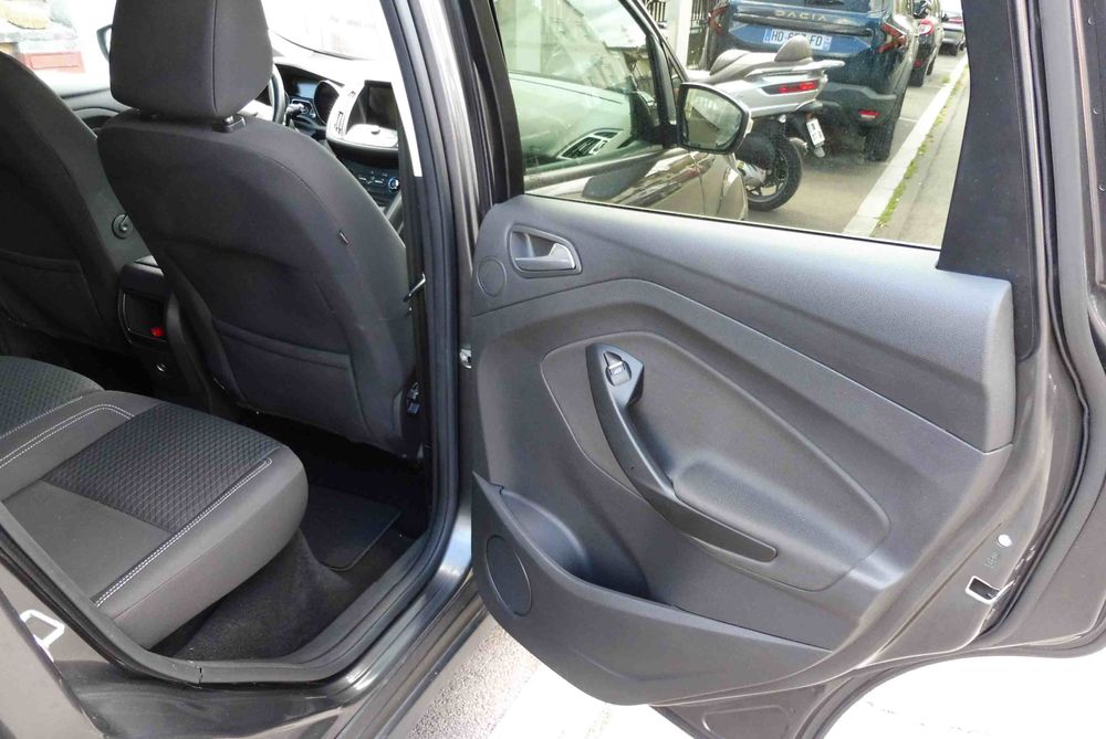 C-max C-MAX 1.5 TDCi 120 S&S Business Nav 2015 occasion 93430 Villetaneuse