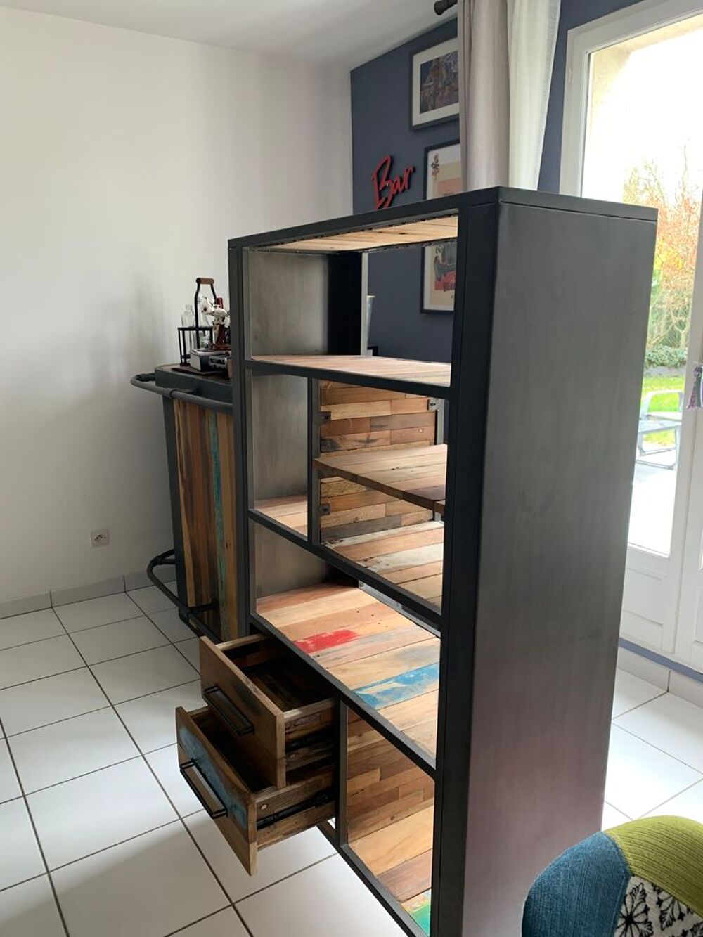 Biblioth&eacute;que Vintage "indus" Cocktail Scandinave comme neuve Meubles