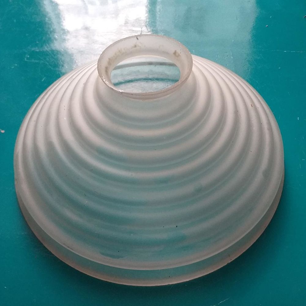 Ancienne suspension, abat jour opalescent Décoration