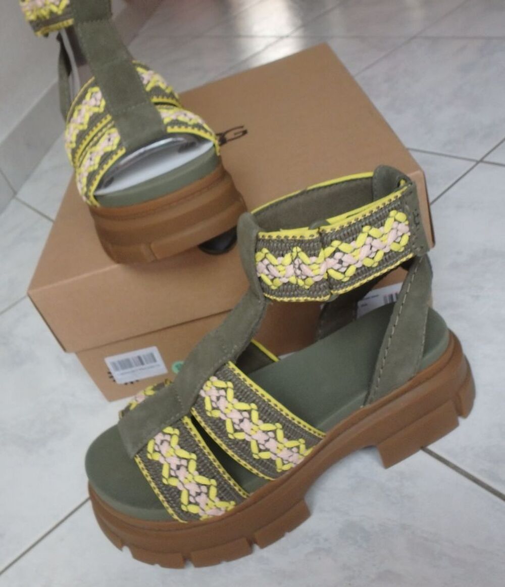 UGG sandales Taille 39 neuves 159 € Chaussures