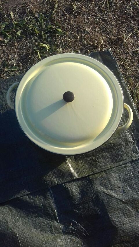 Marmite en mail jaune 10 Craponne (69)
