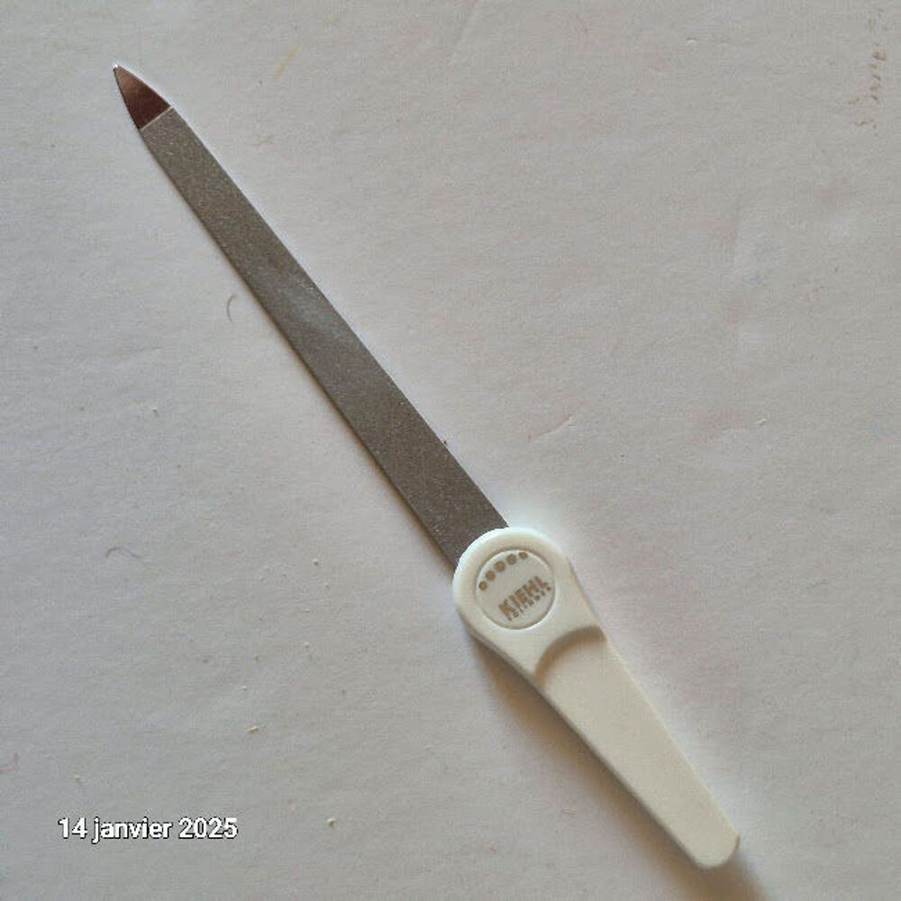 Une lime pour fa&ccedil;onner parfaitement vos ongles. qui durent Maroquinerie