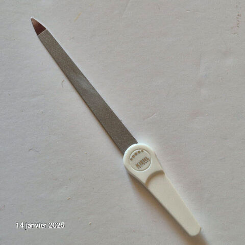 Une lime pour façonner parfaitement vos ongles. qui durent 3 Saumur (49)